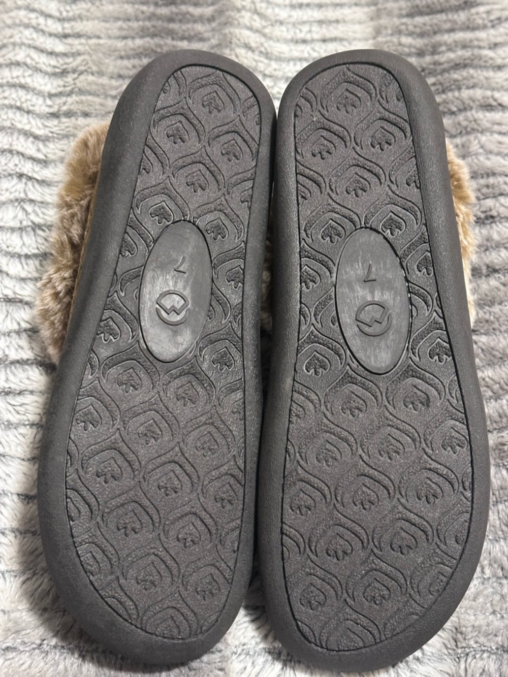 NEW Magellan Women’s house shoe
Size 7 - Picture 5 of 5